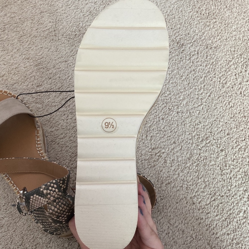 Universal Thread Wedge Sandals - Picture 4 of 5